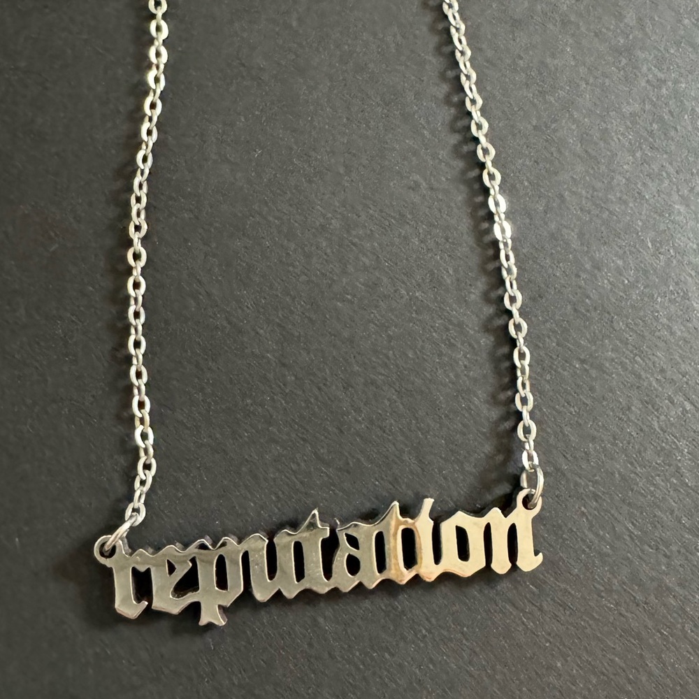 REPUTATION Silver Pendant Chain Necklace